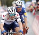 Almeida explota tras esperar a Evenepoel en el sterrato