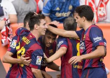 Los jugadores celebran el 0-2 de Neymar.