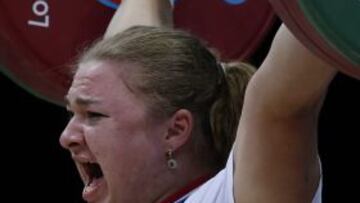 La rusa Tatiana Kashirina batío el record del mundo en la modalidad de arrancada en la categoria de más setenta y cinco kilos al lavantar un peso de 151 kg.