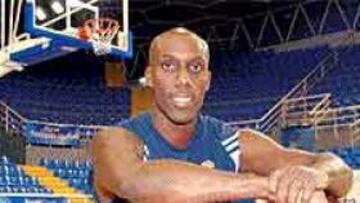 <b>REFERENCIA.</B> Elmer Bennett será el director de juego del Madrid esta temporada.