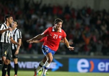 El amistoso se disputó el 22 de enero de 2014 y Miiko Albornoz debutó con un gol en la Roja.