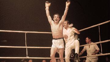 Perico Fernández celebra su título de campeón de Europa.