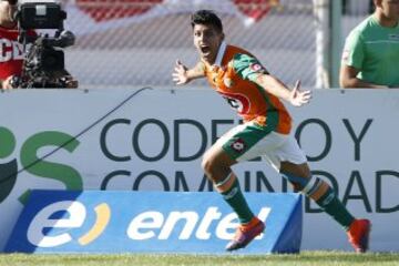Futbol, Cobresal vs Universidad Catolica
Septima fecha, campeonato de clausura 2016/17
El jugador de Cobresal Israel Poblete celebra su gol contra Universidad Catolica durante el partido de primera division disputado en el estadio El Cobre de El Salvador, Chile.
19/03/2017
Andres Pina/Photosport
***********
Football, Cobresal vs Universidad Catolica
7th date, Clousure Championship 2016/17
Cobresal's player Israel Poblete celebrates after scoring against Universidad Catolica during the first division football match at the El Cobre stadium in El Salvador, Chile.
19/03/2017
Andres Pina/Photosport