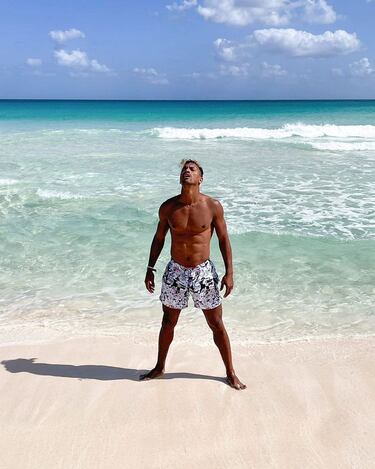 El jugador nacido en Amadora, una ciudad portuguesa que pertenece al distrito de Lisboa, pasó por equipos como el Sporting Lisboa, Manchester United, Valencia CF o Lazio. Actualmente se encuentra defendiendo  la camiseta del Adana Demirspor de la Süper Lig turca. En sus redes sociales (@luisnani) ha demostrado que se encuentra en plena forma física a sus 37 años. 