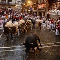 La lluvia y un toro rezagado, protagonistas del 2º encierro