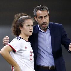 Paños y Oroz son baja: entran Cata Coll y Eizagirre