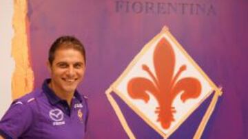 Joaqu&iacute;n posa con el escudo de la Fiorentina. 