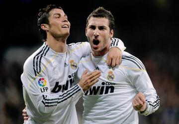 Ronaldo and Higuaín together during their Real Madrid days.