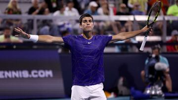 Alcaraz maravilla con su segundo triunfo ante Tsitsipas