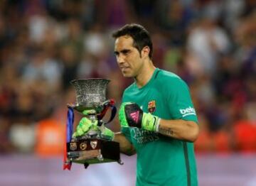 6 - Claudio Bravo: Manchester City pagó 20 millones de euros al Barcelona por el portero multicampeón. Será el primer arquero chileno en la Premier League.