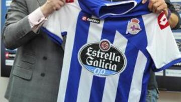 <b>FELIZ. </b>Jesús Vázquez reconoció estar muy contento por poder vestir la camiseta del Depor.