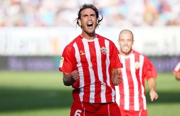 El lateral izquierdo sevillano fichó por el equipo almeriense en el verano del 2005, jugó hasta el 2008 en su primera etapa. En la segunda, jugó la temporada 2009-10. En total disputó 50 partidos y marcó 3 goles. 