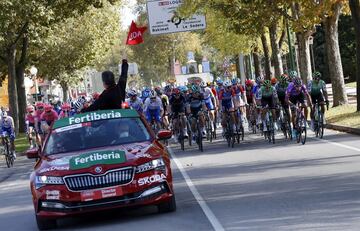 Salida de la novena etapa de La Vuelta 2020