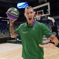 Osetkowski, la locura por la BCL y el Unicaja más blanquiazul
