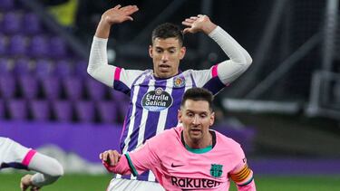 Joaquin Fernandez of Real Valladolid and Lionel Messi of FC Barcelona in action during La Liga football match played between Real Valladolid and FC Barcelona at Jose Zorrilla stadium on December 22, 2020 in Valladolid, Spain.
AFP7
22/12/2020 ONLY FOR U