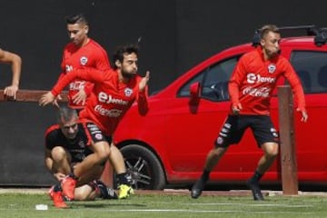 Las 15 imperdibles fotos de la distendida práctica de la Roja