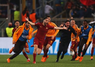 3-0. Kostas Manolas celebró el tercer gol.