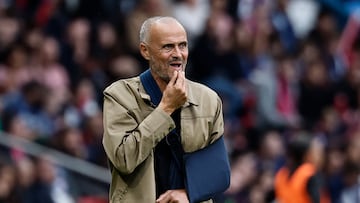 Soccer Football - Ligue 1 - Paris St Germain v RC Lens - Parc des Princes, Paris, France - September 14, 2025 Paris St Germain coach Luis Enrique REUTERS/Benoit Tessier