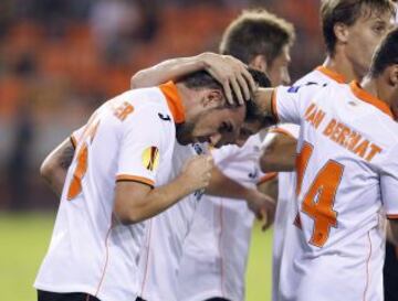 Valencia-St. Gallen. Alcácer celebra con sus compañeros el 1-0.