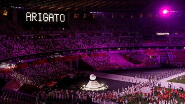 Fin del espectáculo de la ceremonia de clausura de los Juegos Olímpicos 2020, este domingo en el Estadio Nacional de Tokio (Japón).