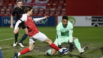 El estadounidense volvi&oacute; a ser titular con el Manchester City, que se salv&oacute; de un rid&iacute;culo hist&oacute;rico ante el Cheltenham de la cuarta divisi&oacute;n inglesa.