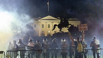 Protestas en Lafayette Park, cerca de la Casa Blanca en Washington, U.S. Mayo 31, 2020.  