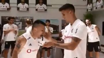 Así festejó Medel con el plantel de Besiktas su cumpleaños