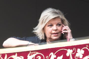 María Teresa Campos y Terelu disfrutan de las procesiones desde un balcón en Málaga.