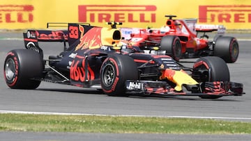 Max Verstappen y Sebastian Vettel durante el Gran Premio de Gran Bretaña 2017.