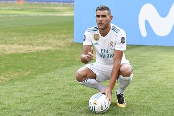 La presentación de Theo Hernández en imágenes