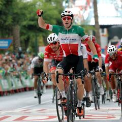 Valverde y Kwiatkowski se marcan y Viviani gana al sprint