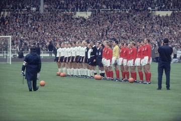 DOS IMPERIOS. Años después de enfrentarse en la II Guerra Mundial, Inglaterra y Alemania se midieron en Wembley.