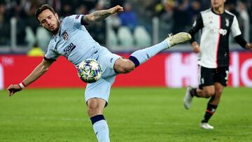 Saúl remata de volea en el Juventus-Atlético.