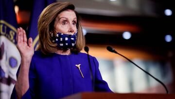 FOTO DE ARCHIVO: La presidenta de la C&aacute;mara de Representantes de Estados Unidos, Nancy Pelosi, durante una conferencia de prensa en el Capitolio en Washington, Estados Unidos, el 9 de octubre de 2020.