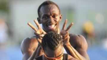 <b>RISAS ENTRE COLEGAS. </b>Bolt bromea con su amigo y compatriota Blake, campeón del hectómetro.