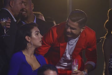 El jugador de la Juventus y su pareja acudieron a los MTV European Music Awards (EMA) en Sevilla, donde disfrutaron de la mejor música actual.