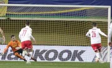 1-1. Jonathan Soriano lanzó el penalti y anotó el gol del empate.