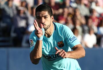 Luis Suárez celebra el 0-1.