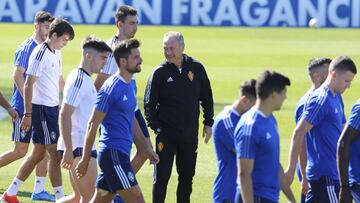 JIM, al lado de Adrián y Larrazábal, durante un entrenamiento de esta pretemporada en La Romareda.
