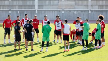 Francisco, dando instrucciones en un entrenamiento.