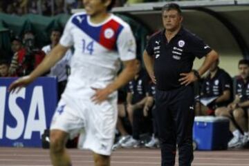 Claudio Borghi y su último partido oficial dirigiendo a la selección chilena. Por un supuesto insulto racista en ese partido lo expulsaron y sancionaron con cinco partidos.