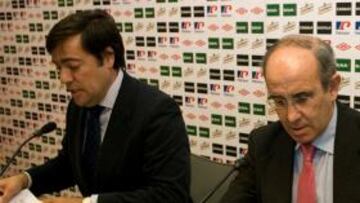 <b>ATHLETIC </b>Jabo Irureta y García Macua, durante la presentación.