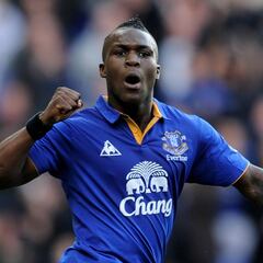 Drenthe responde al rumor de que estuvo con mujeres en el jacuzzi del Everton