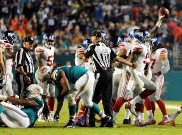 Pero los neoyorkinos comenzaron a ganar el partido gracias a la defensa, ya que en apenas la segunda jugada del partido Jason Pierre-Paul (con un aparatoso vendaje que protege sus dedos amputados este verano por un petardo) recuper¨® un fumble forzado por Landon Collins. En el drive siguiente los Giants se adelantar¨ªan por primera vez gracias a un field goal de 35 yardas de Josh Brown.