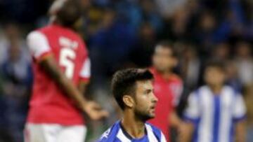 Alberto Bueno, frente al Braga.