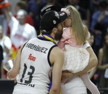 Sergio Rodríguez, con su hija.