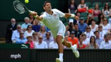 El resto de Djokovic gobierna la pista central de Wimbledon