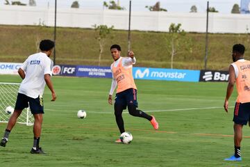 La Selección Colombia completó una semana de trabajos y se enfoca en el duelo de Eliminatorias ante Perú. Reinaldo Rueda ha estado muy atento a sus elegidos.