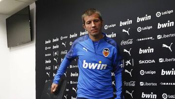 Albert Celades, en la rueda de prensa de ayer en Paterna.