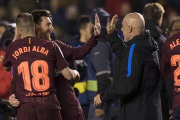 Los jugadores del Barcelona celebraron el título de Liga en el césped de Riazor